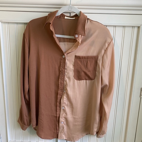 Button down shirt. - Picture 1 of 3